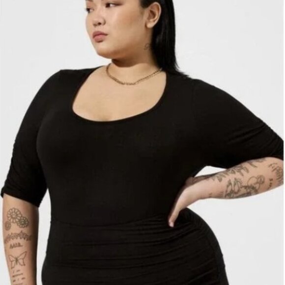 76-27 Torrid Supersoft Bodycon Black Ruched Knit T-Shirt Dress Size 1 (14/16) - Picture 3 of 14